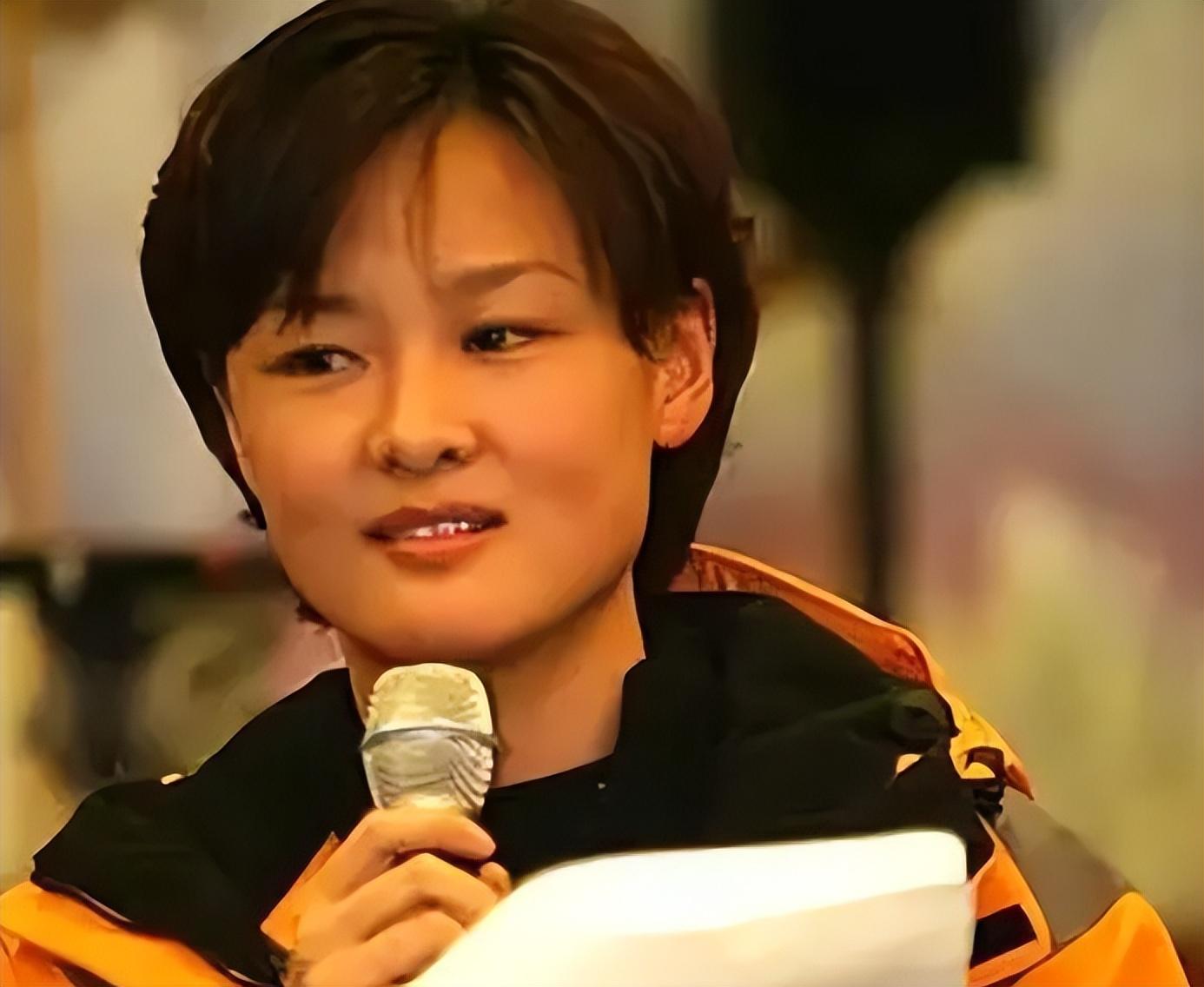 16年过去了,那个在汶川一哭成名的央视主持人李小萌,如今怎样了