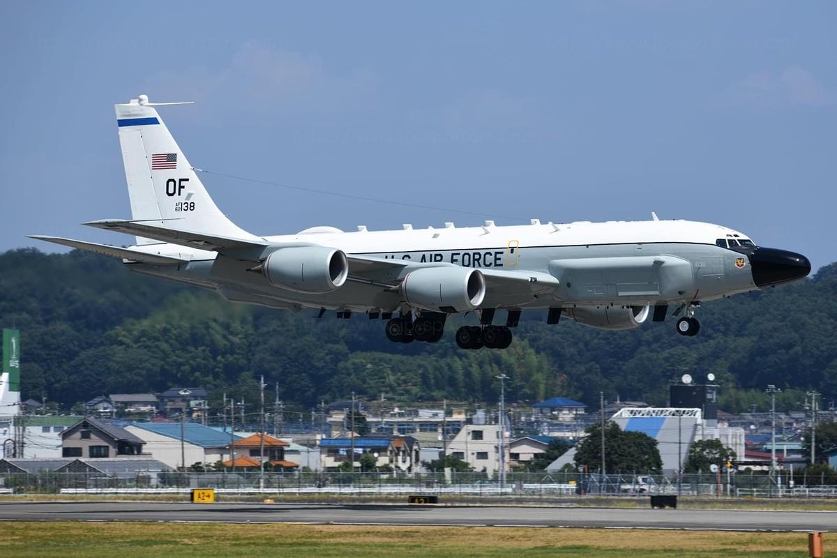 美军的一系列做法是充满着误判的,当然美国除了让军用侦察机在民航