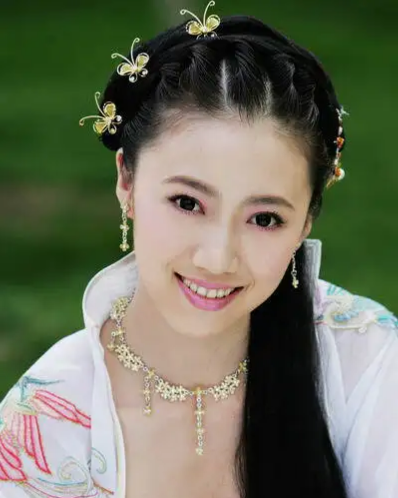 刘莎:嫁大22岁著名男演员,丈夫曾被绑架,如今一家三口其乐融融