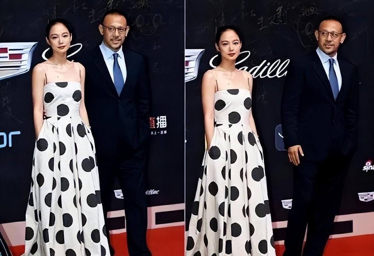 张艺谋老婆同框姜文老婆,"家庭主妇"和"女强人"的悬殊出来了