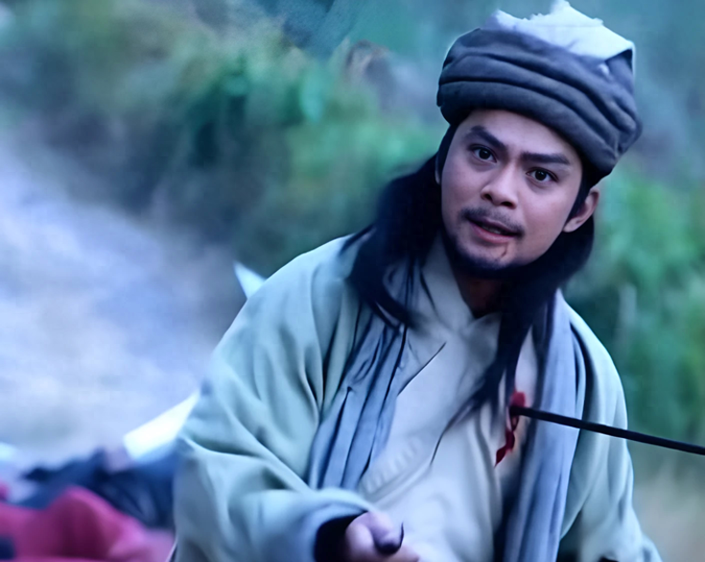 萧峰坠崖未死,他和阿紫诞下子女,一个开山立派,一个自创神功