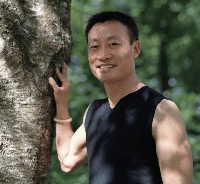 李东华:21岁被国家队放弃,出国当了5年苦工后,29岁为瑞士夺冠