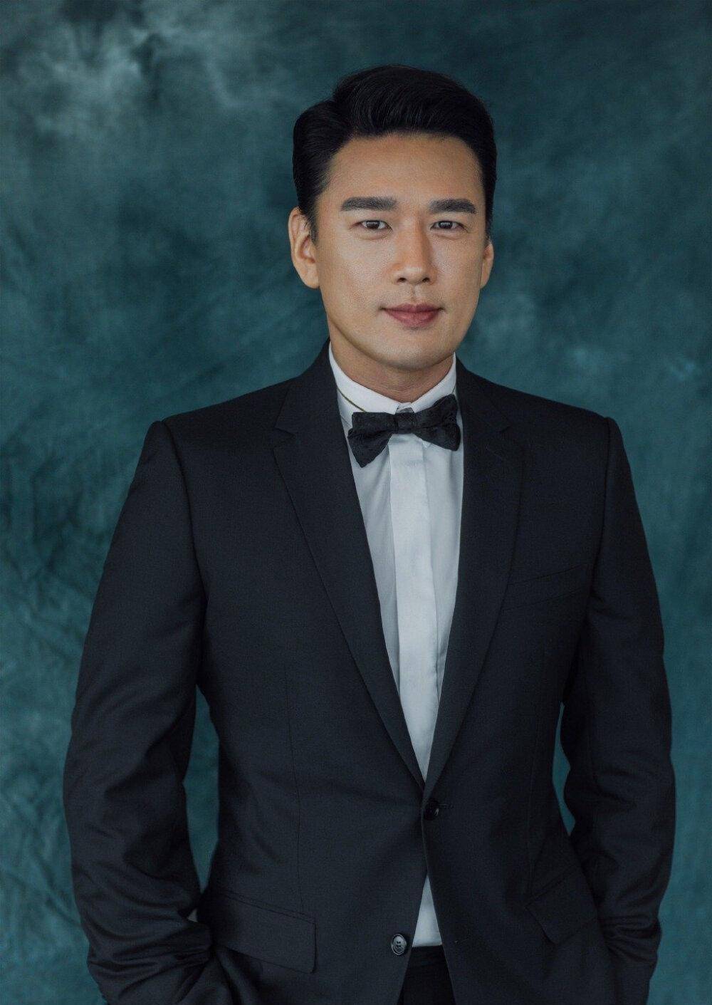 这5位男演员告诉你,眼睛小一样可以帅气逼人