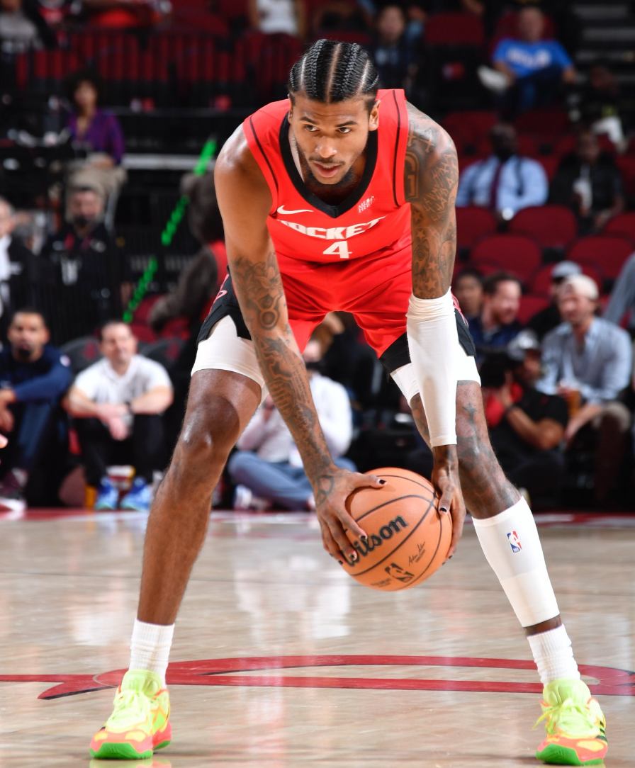 圣安东尼奥马刺围绕NBA常规赛调整名单休斯敦火箭围绕西甲内部沟通之后，毕尔巴鄂竞技围绕德甲造点机会