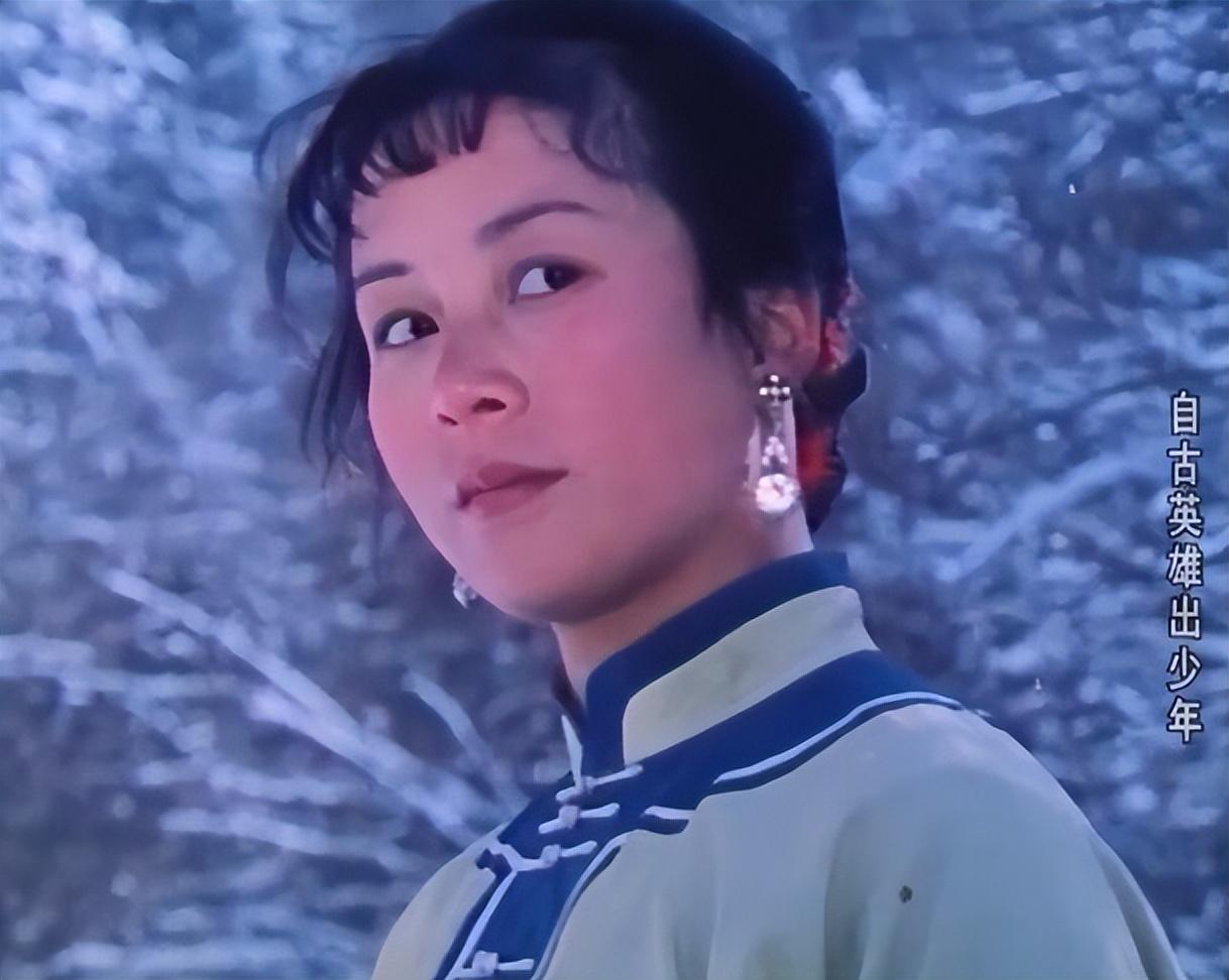 风光后"过气"的内地功夫女星现状,弃国籍,当老板,成武术教练