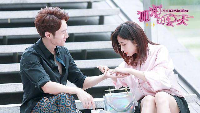 一,《狐狸的夏天》是由谭松韵,姜潮主演,讲述了谎言发射机"狐狸小姐"