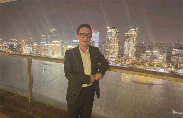 上海首富周正毅:入狱嫌热给每个牢房装空调,服刑16年赚了30亿