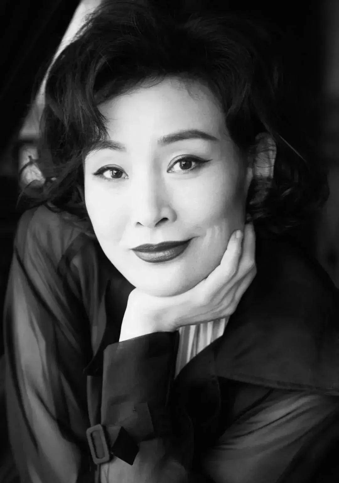 我们现在都知道陈冲确实拥有美国国籍,但在那个时候,她的国籍还是中国