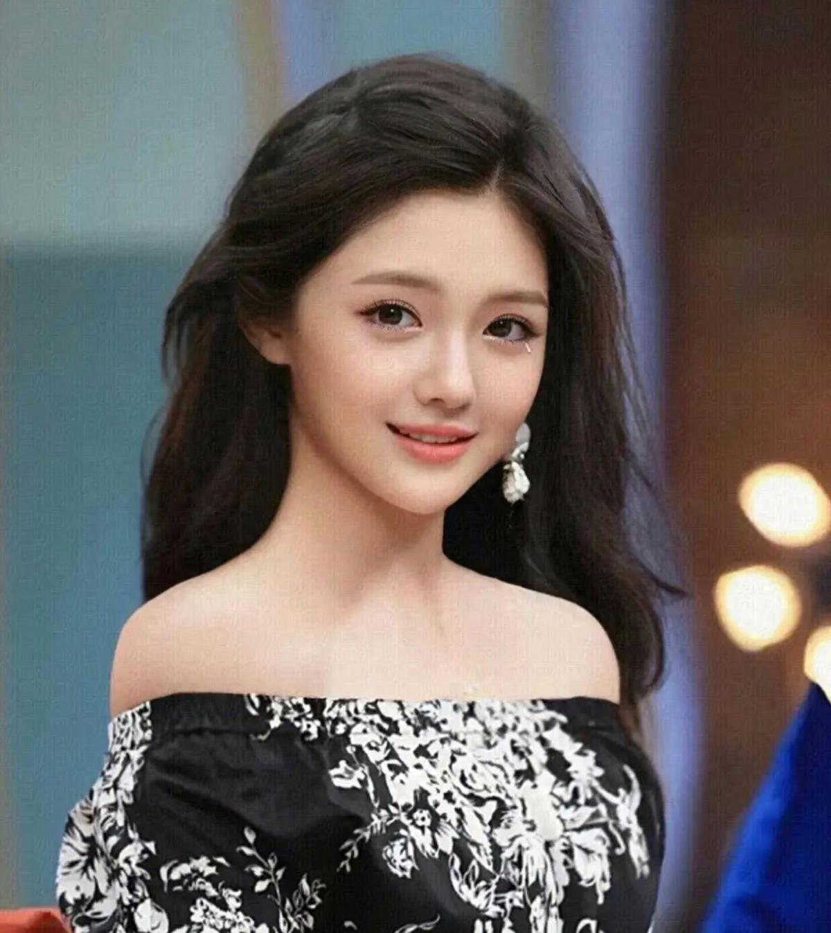 大s逝世2周,美国纽约时报广场巨屏播放其生前影像,原因令人感动