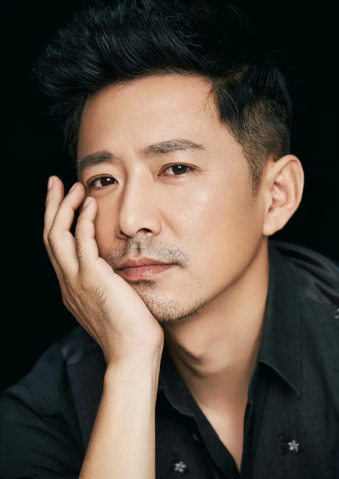 高鑫:出生名门贵族,娶了母亲的学生,25年不离不弃