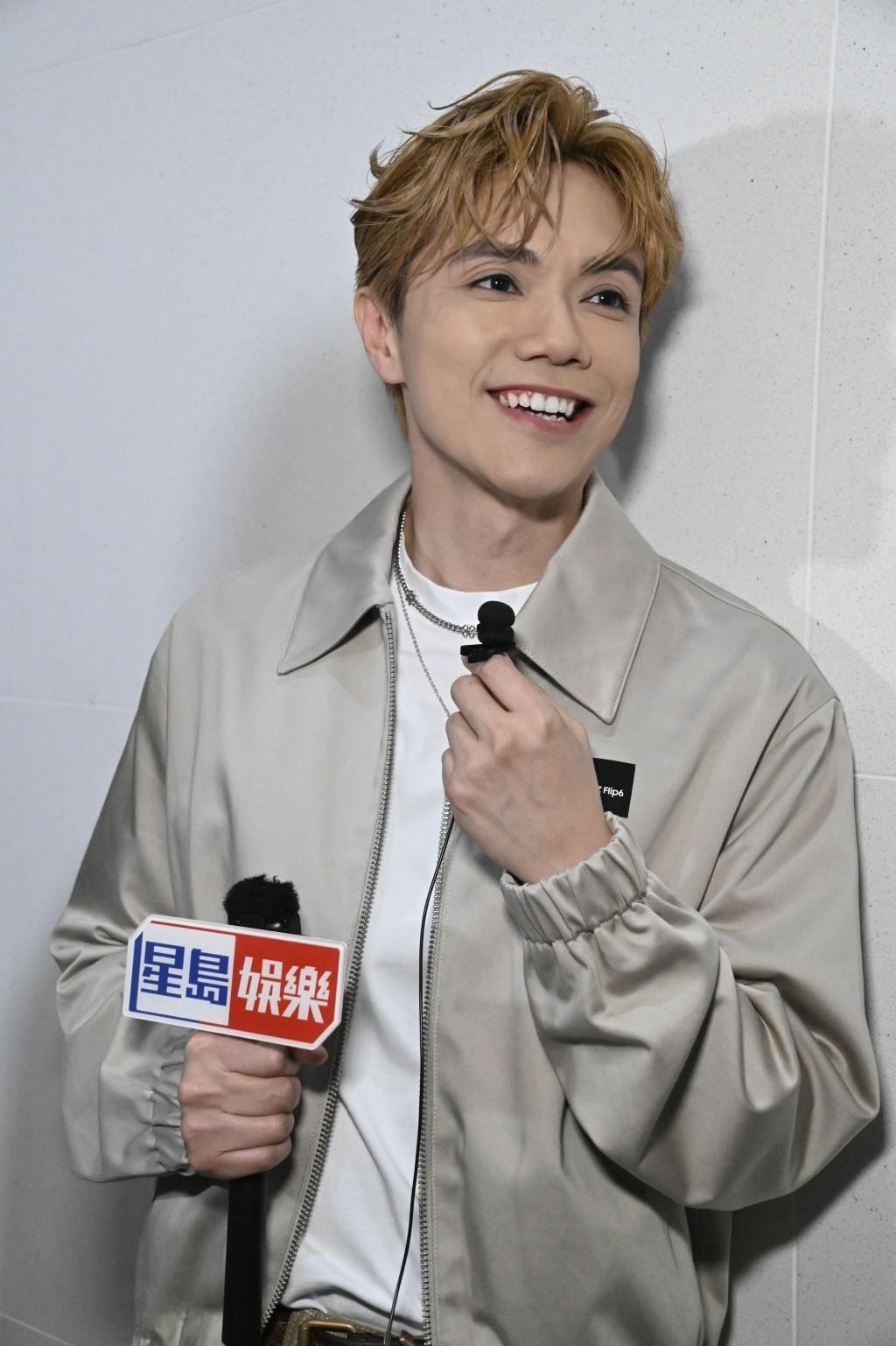 43岁张敬轩有中年危机感!为8块腹肌狂练腿,不料上小便都要扶墙