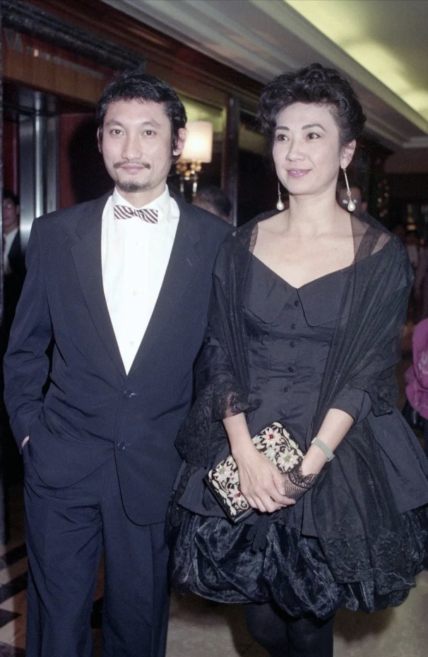 表示,人也不见踪影,同一天,徐克和叶倩文的绯闻就登上了报纸的首页