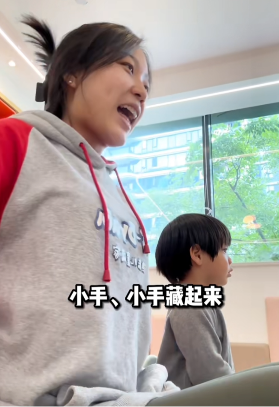 从花园挖到直播间,出圈后哭诉自己无团队,黄老师经历了什么? 从花园挖到直播间,出圈后哭诉自己无团队,黄老师经历了什么?
