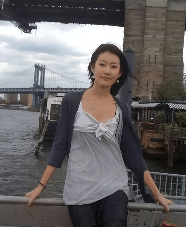 王宝强女友冯清还清188万,被法院移出执行人名录,网友评论亮了