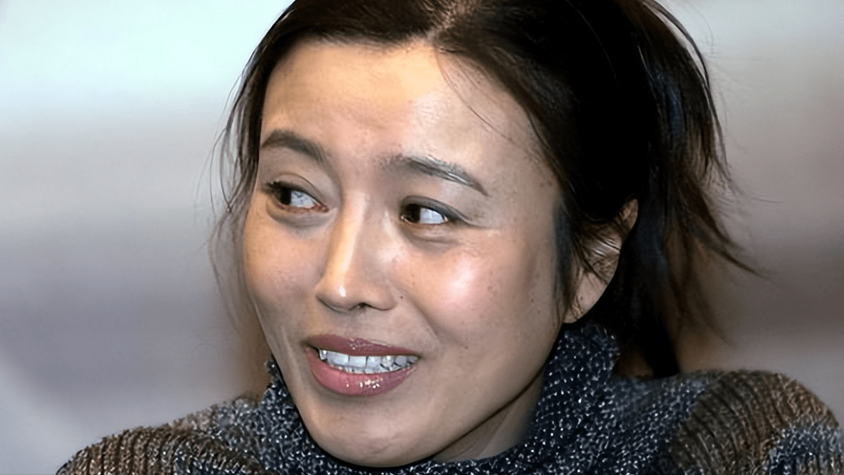 想必丁佳丽也看破了这一点,所以她从来不在乎自己的感情挫折,也不在乎