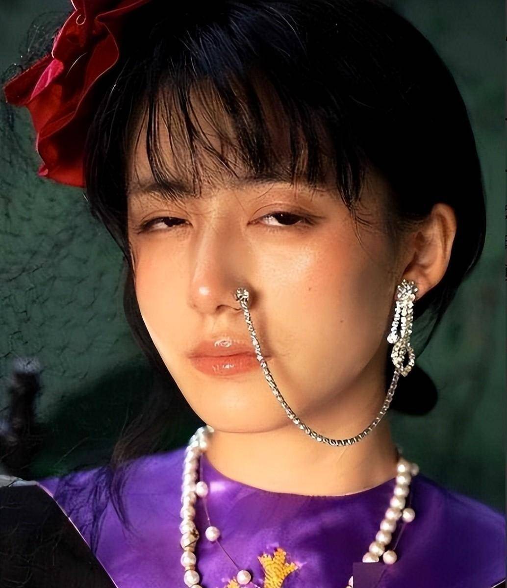 李诞女友黑尾酱晒大尺度性感照,网友:喝多了放飞自我吗?