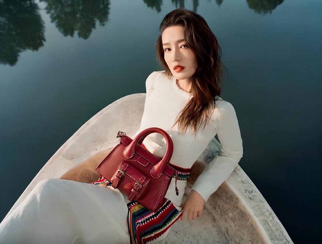 没想到,2023年8月刚开始,32岁李沁就以这样的方式,败光观众缘 没想到,2023年8月刚开始,32岁李沁就以这样的方式,败光观众缘