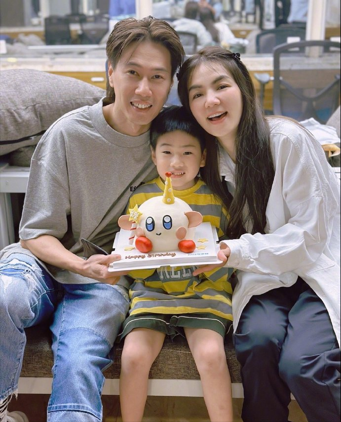 ella裸体运动被7岁儿子看见,更多不当举动被扒,评论区沦陷