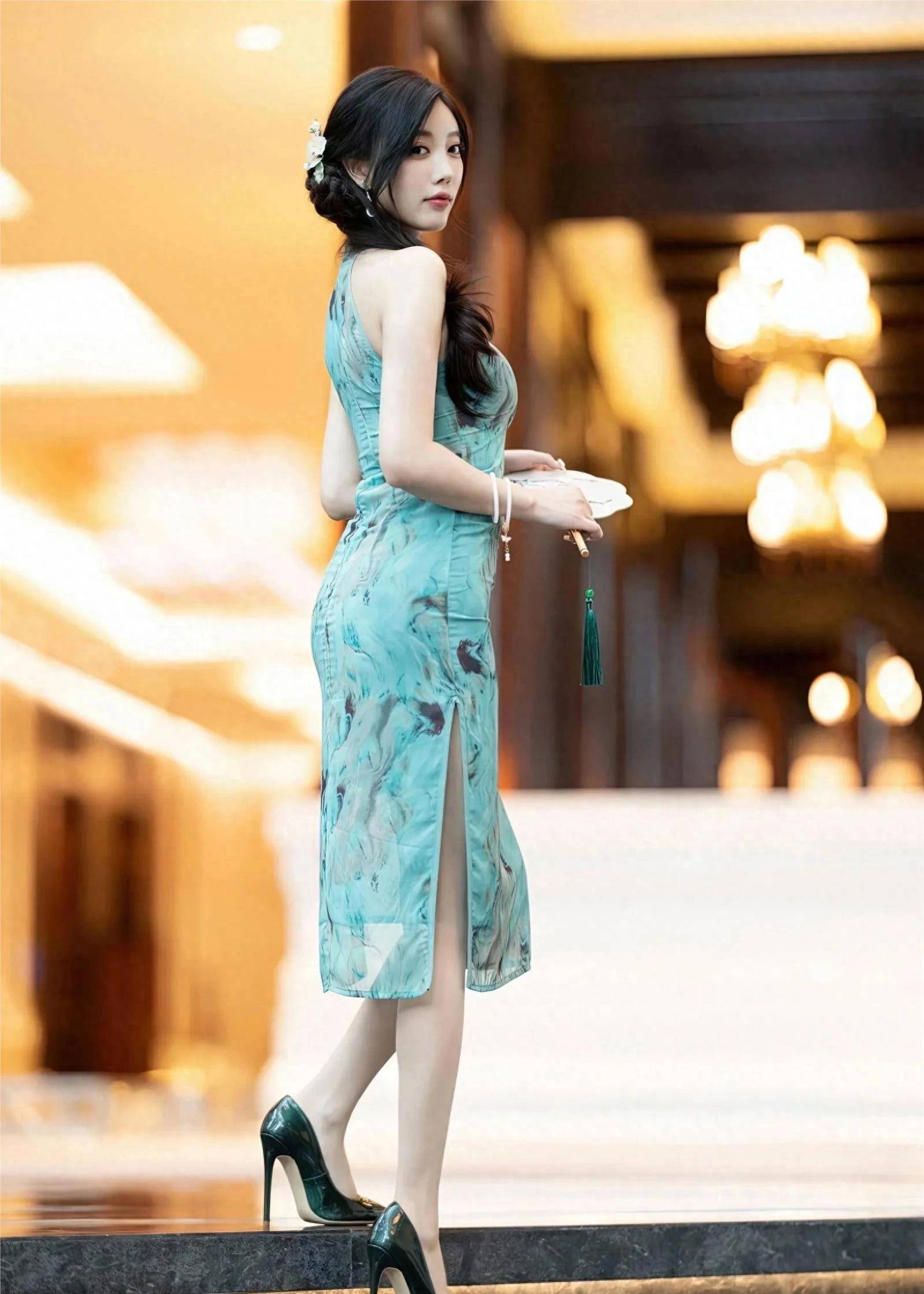 杨晨晨:优雅之美,谈谈浅绿旗袍的文化魅力