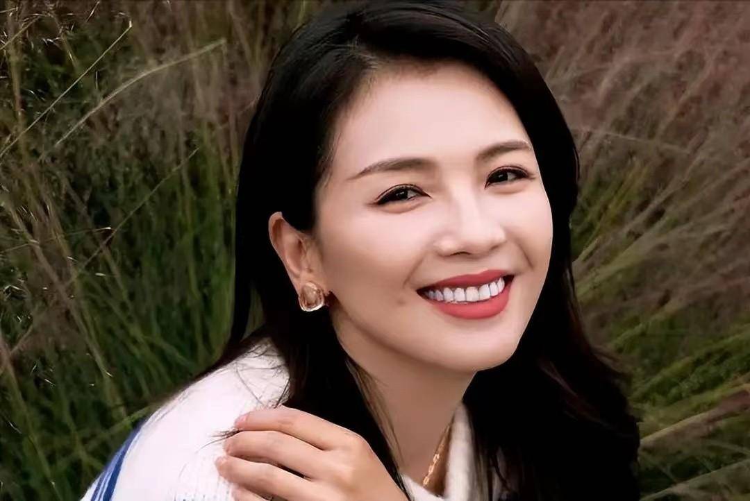 45岁刘涛被质疑整容,网友表示认不出,像换了一张脸越活越年轻