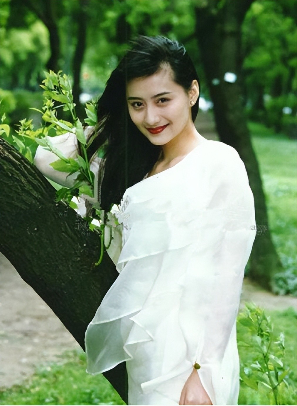 放弃百亿男友嫁富豪同学,丁克8年的陈德容,为何突然宣布离婚?