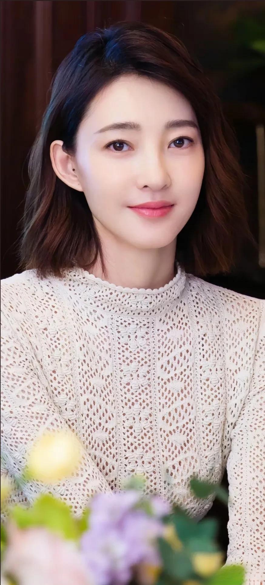 40岁王丽坤,素颜天花板女神,敢于奉献,打破形象饰演精神病人