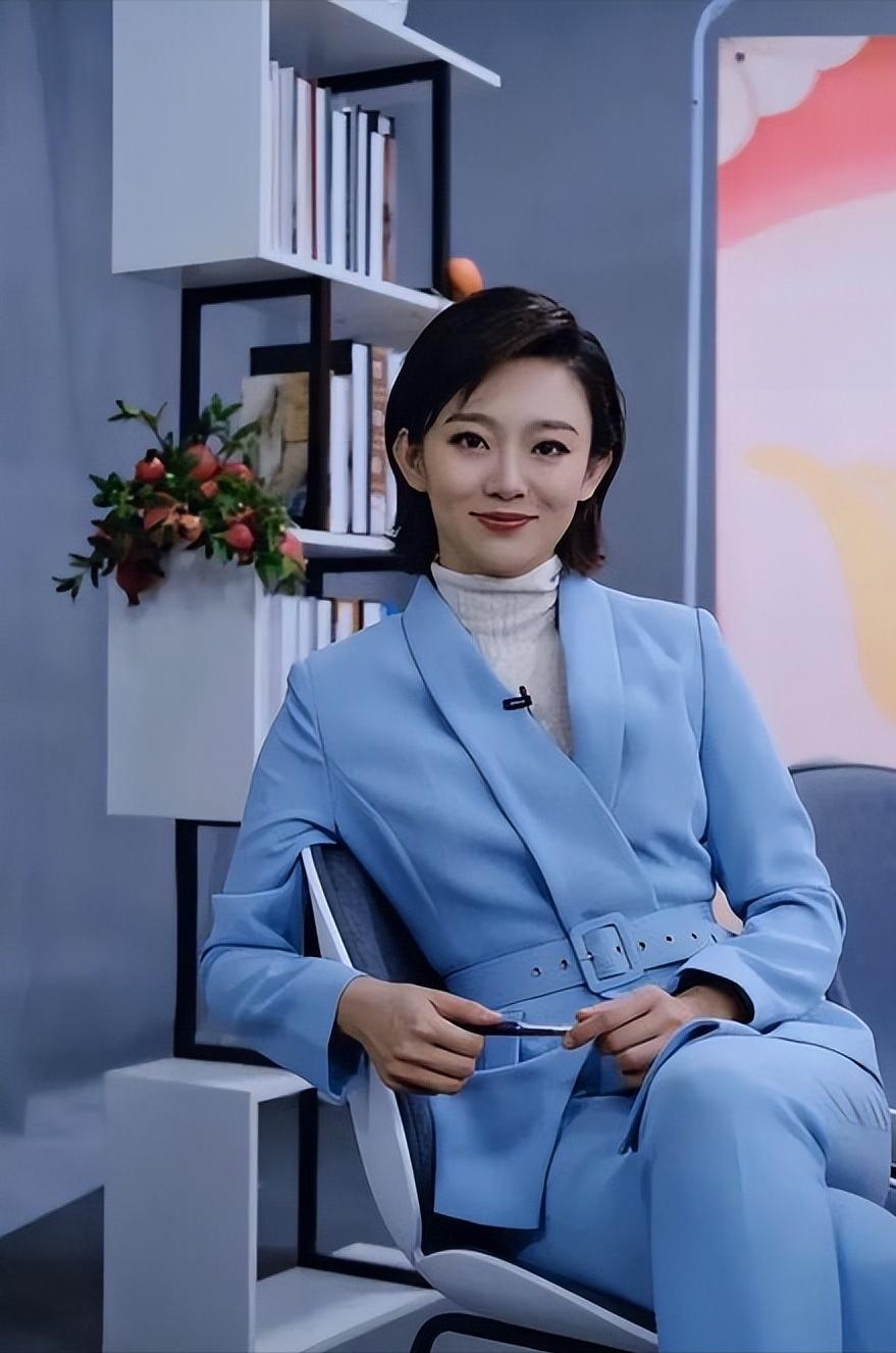 事实证明,从央视"消失"的李七月,早已走上另一条大道