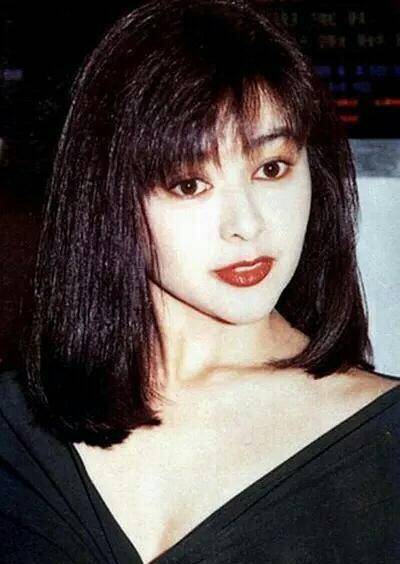 关之琳年轻时的风华绝代,不愧为美的典范