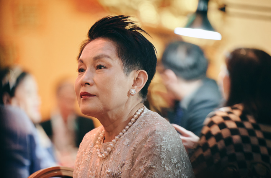 港星李影去世终年70岁,几天前在家中摔倒,拒绝就医后不治身亡