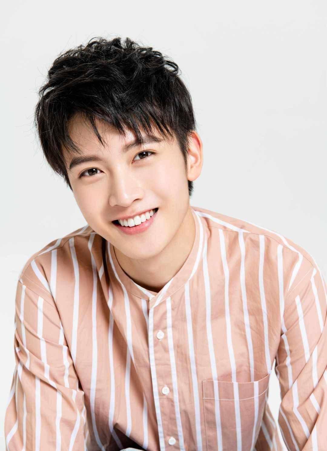 unine成员陈宥维参加《演员请就位》,被点评抽泣像嚼口香糖