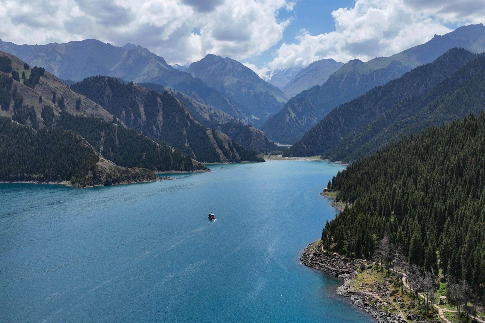 新疆天山的小天池有多深