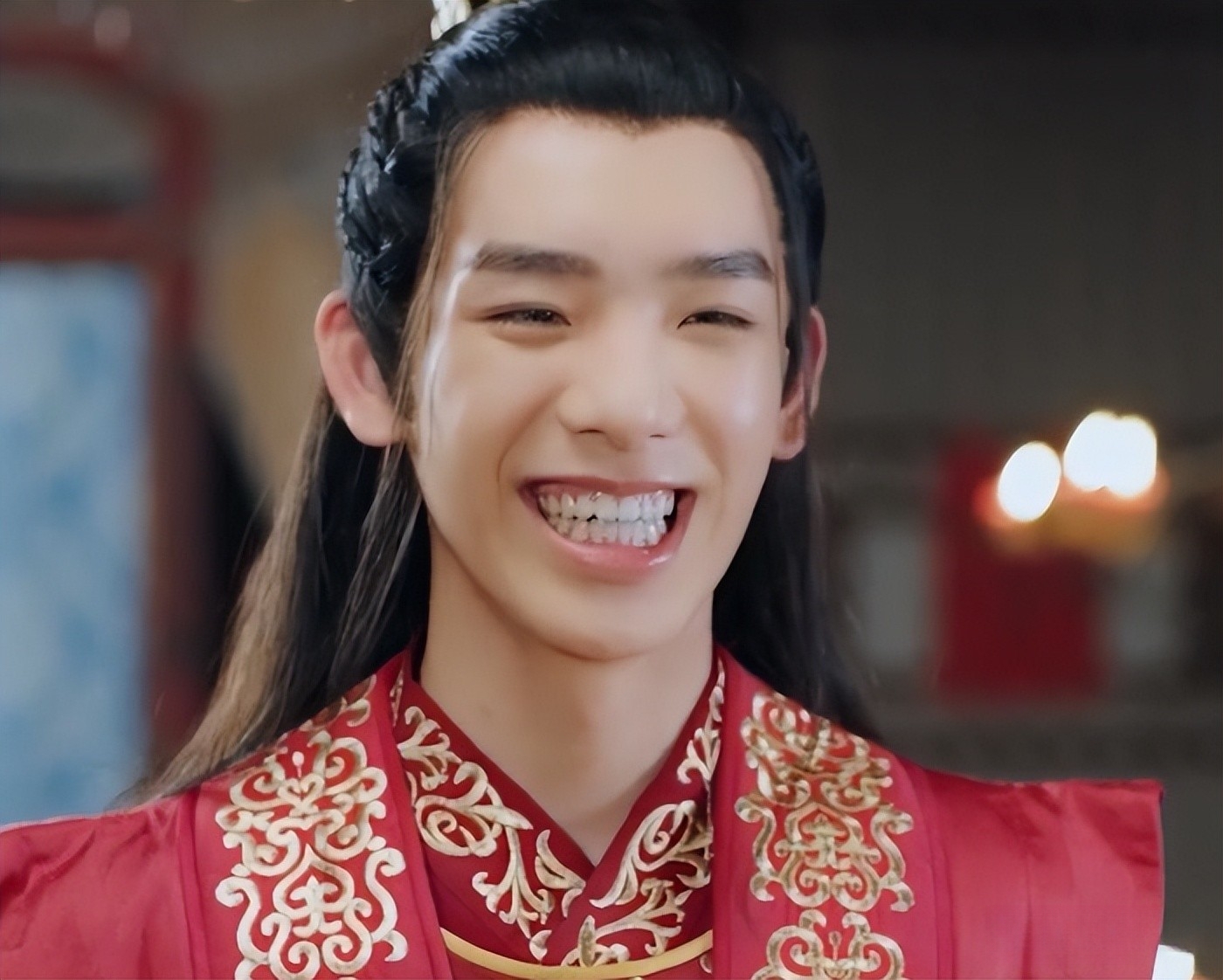 还有就是黄天崎这位演员,他主演的古装剧《逢君正当时》,简直就是在