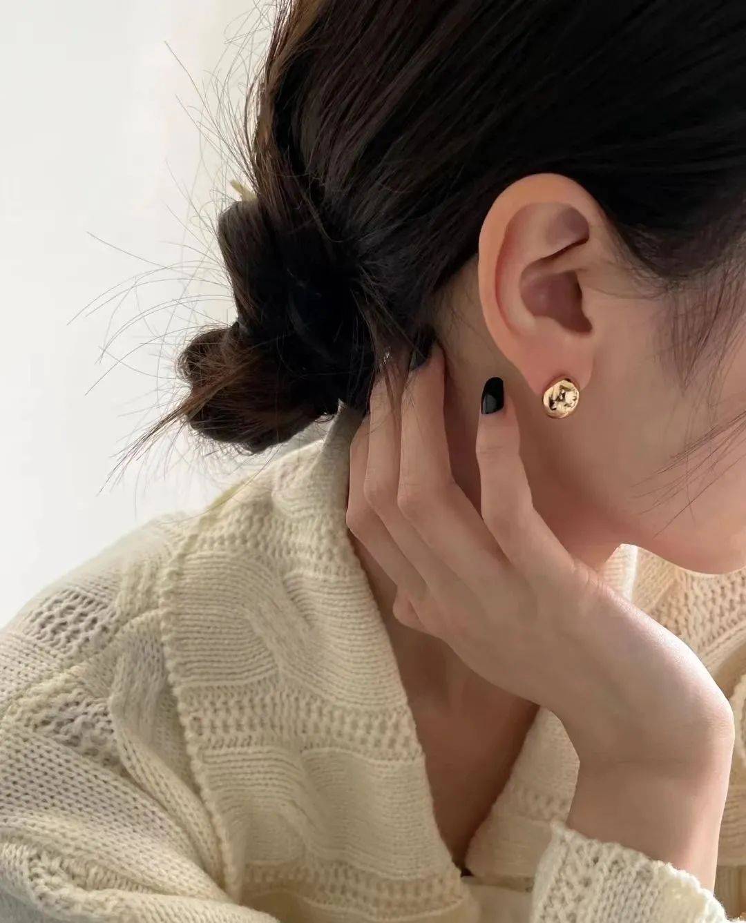 人手一对的小金豆耳钉,百搭好看还养耳!一杯奶茶钱搞到手!