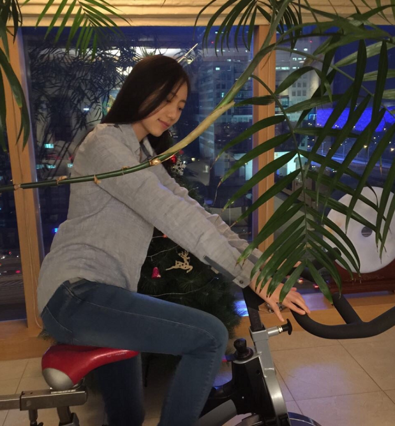 刘莎:嫁大22岁著名男演员,丈夫曾被绑架,如今一家三口其乐融融