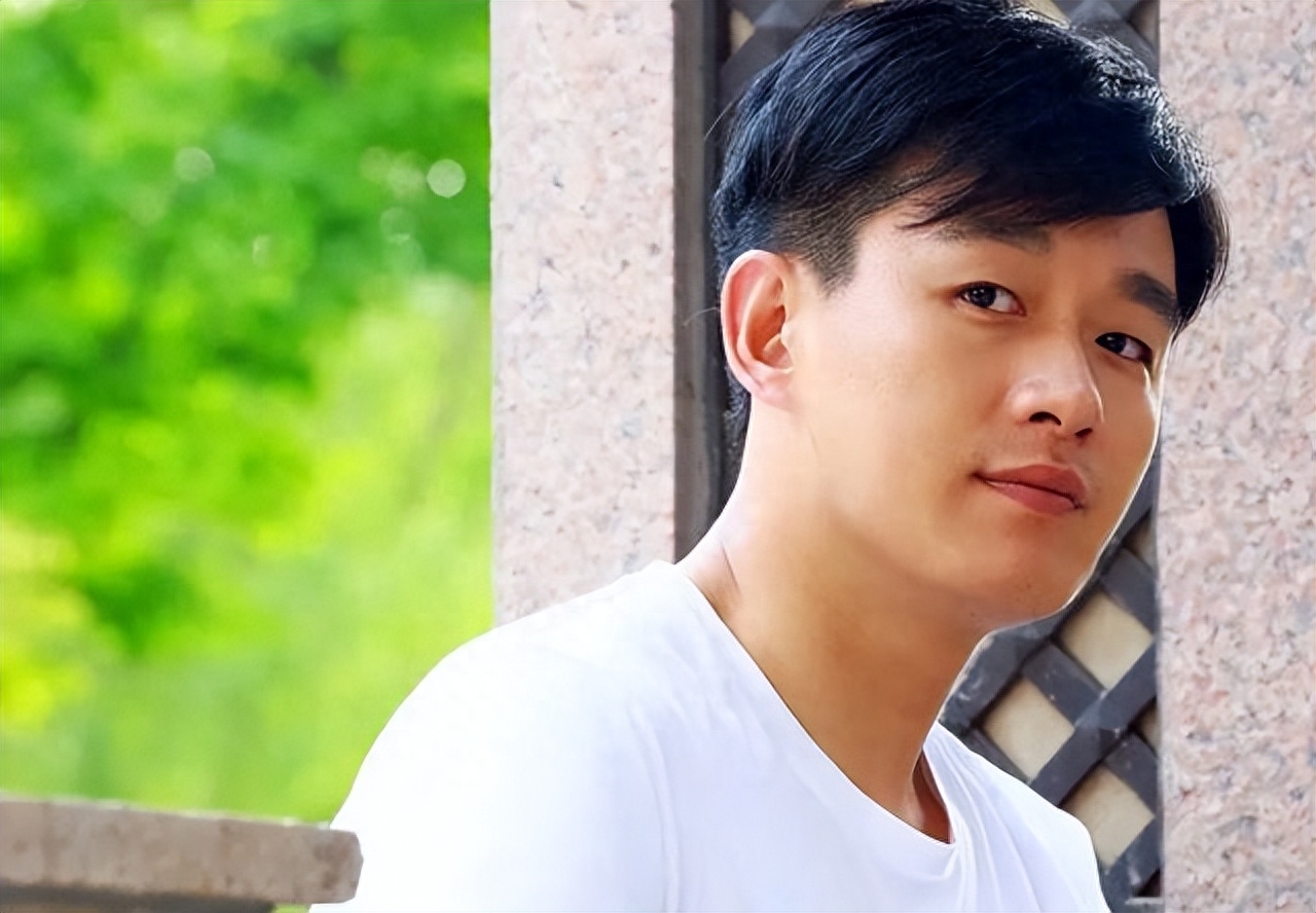 可是谁又能想到先天如此努力的佟大为会和金融大佬石雪染上关系呢?