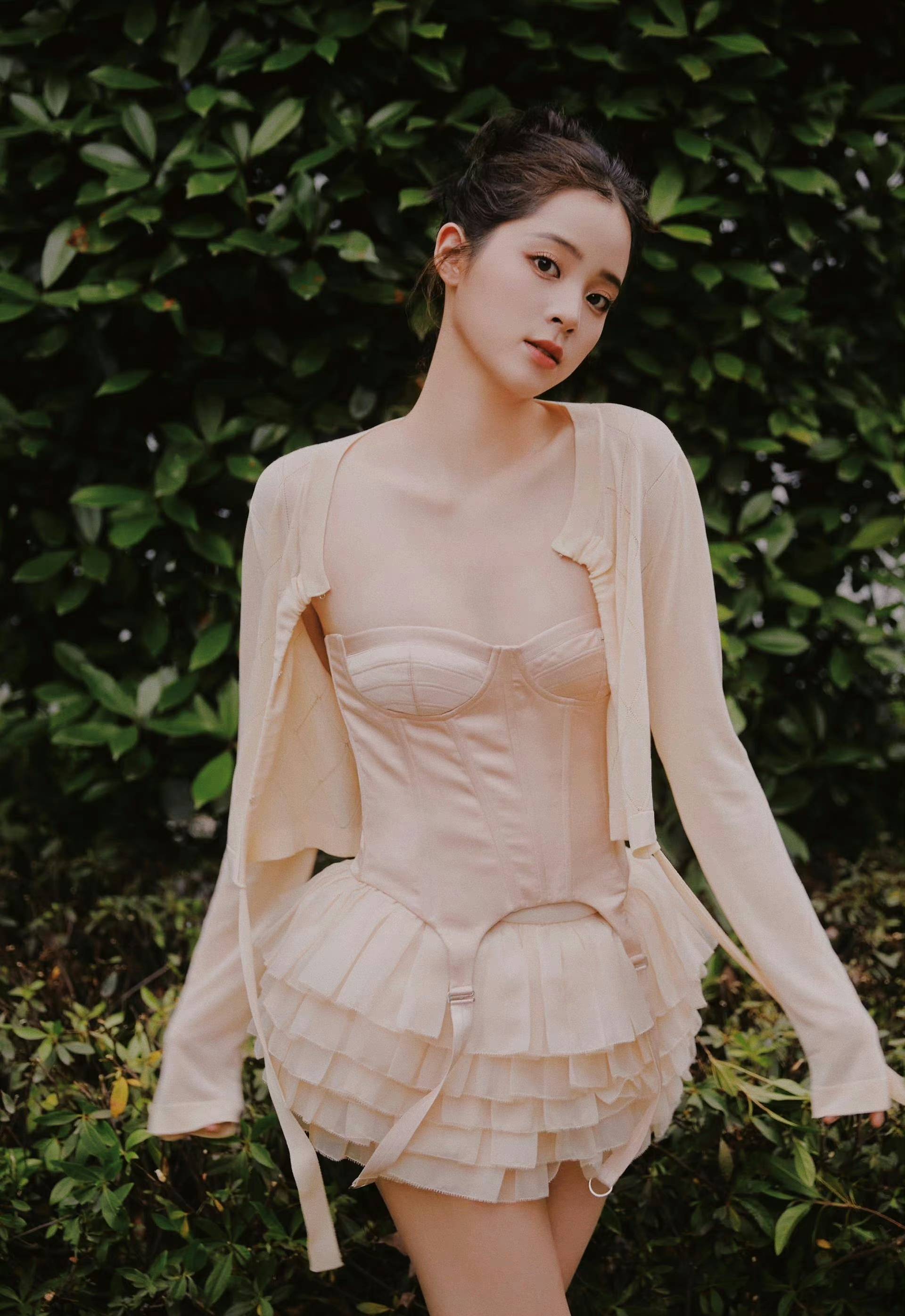 邻家女孩欧阳娜娜,皮肤白皙,清纯可爱,令人怦然心动