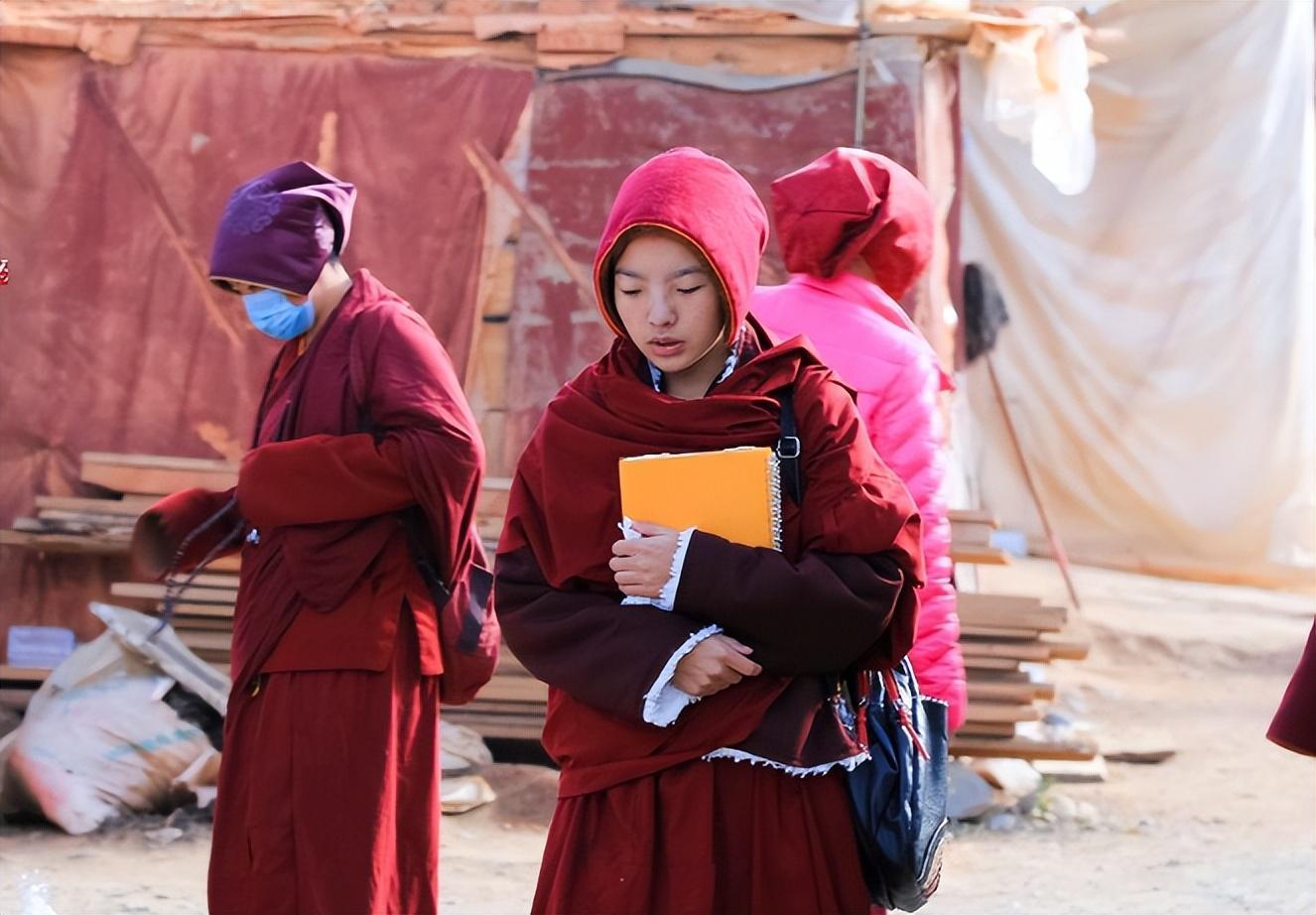 国内最大尼姑庵,有2万女性在此修行,天黑后必须遵守一条死规定