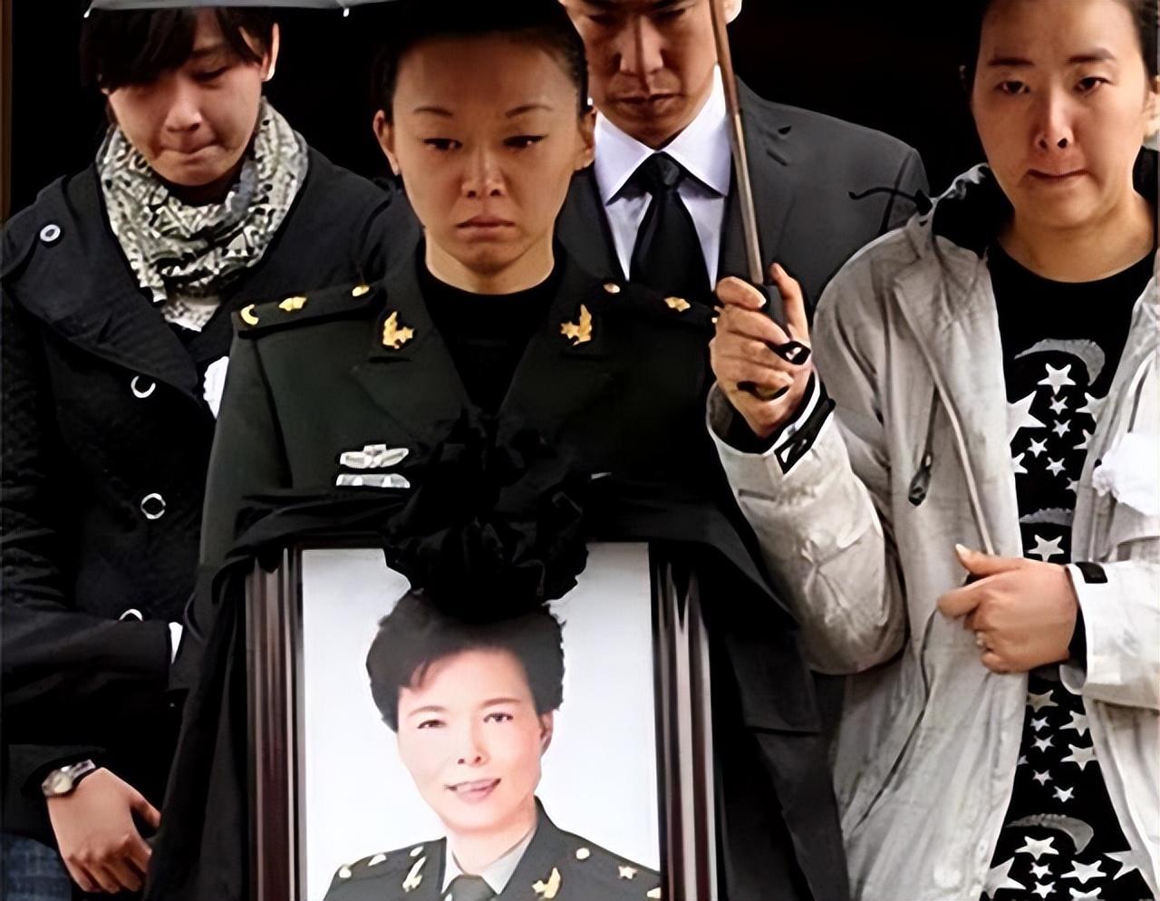 2013年陈招娣的葬礼,郎平哭得不成样子:来世我们也要做好姐妹