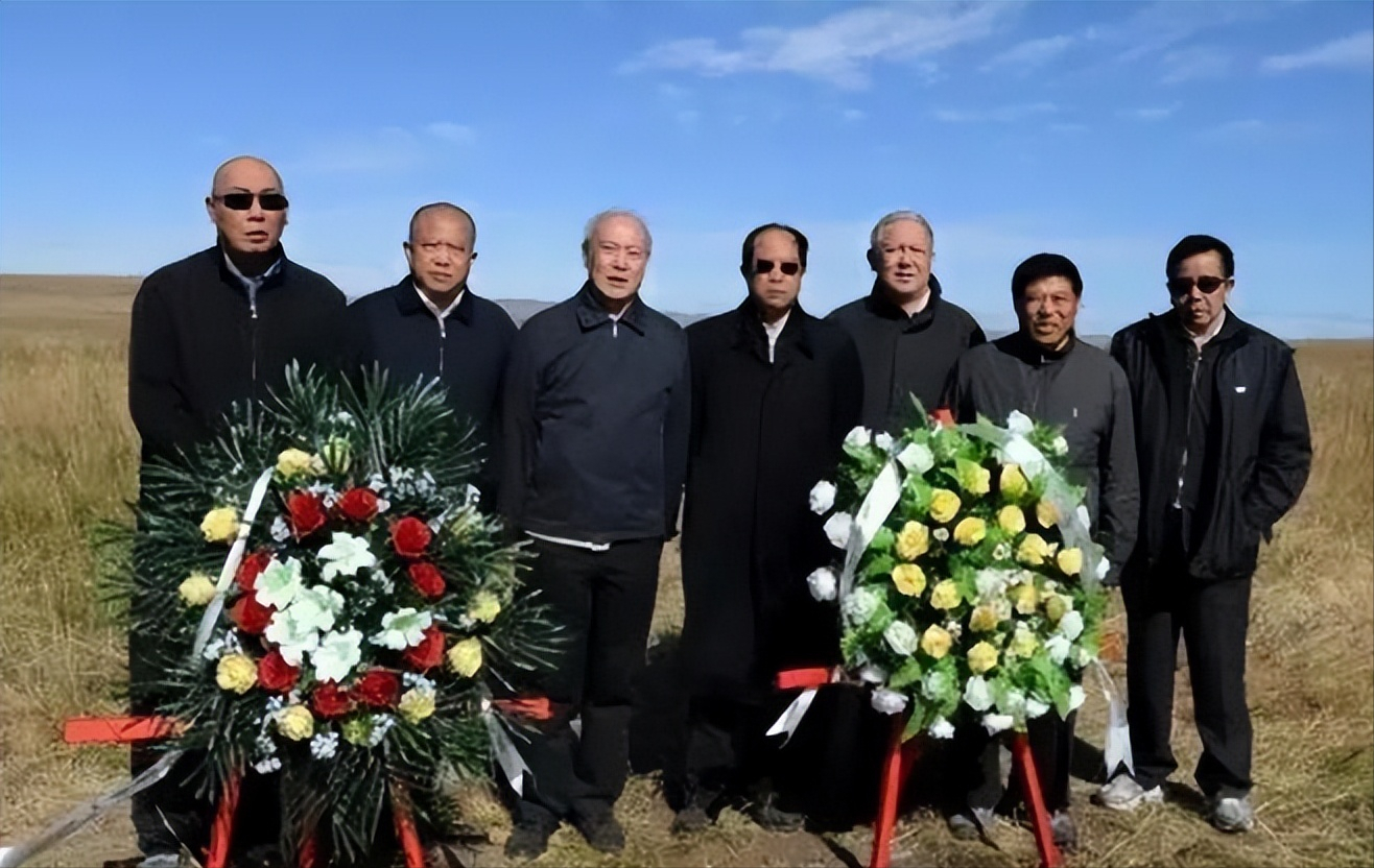 林豆豆现身丈夫葬礼,挽联和父亲有关,四野后代看完热泪盈眶