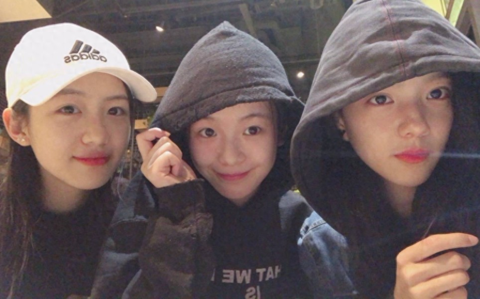 向涵之年纪轻轻,就在内娱手握逆天的京圈资源,而这背后自然离不开徐静