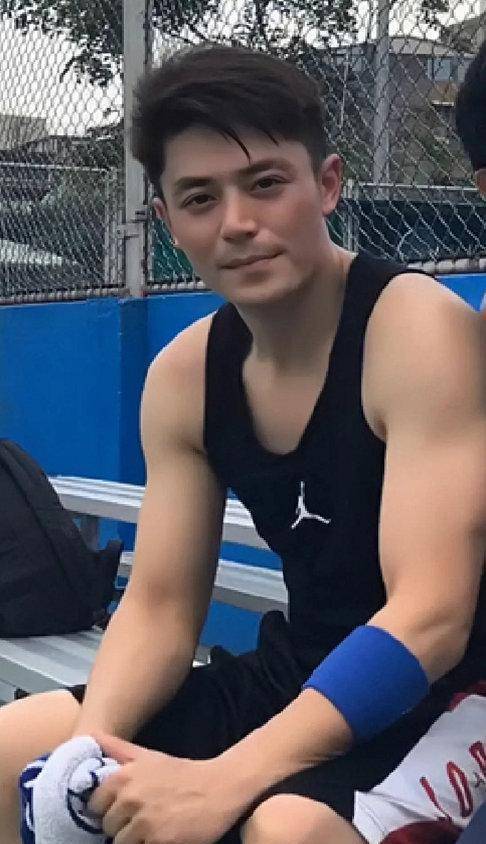 霍建华新照一身肌肉好壮硕,颜值帅回白子画