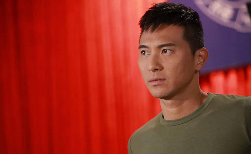 1982年生的黄子恒在中五毕业后便投考tvb艺员训练班,后来凭借在《冲上