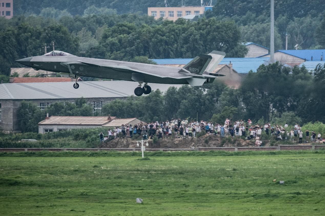 2日早8点 空军航空开放活动在大房身机场举行-中国吉林网