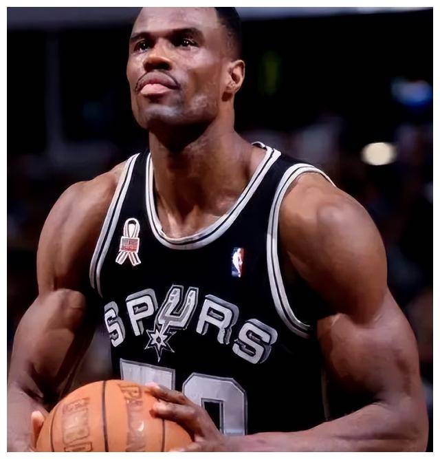 詹姆斯肌肉强大,遇到这5位球员,也得服气!