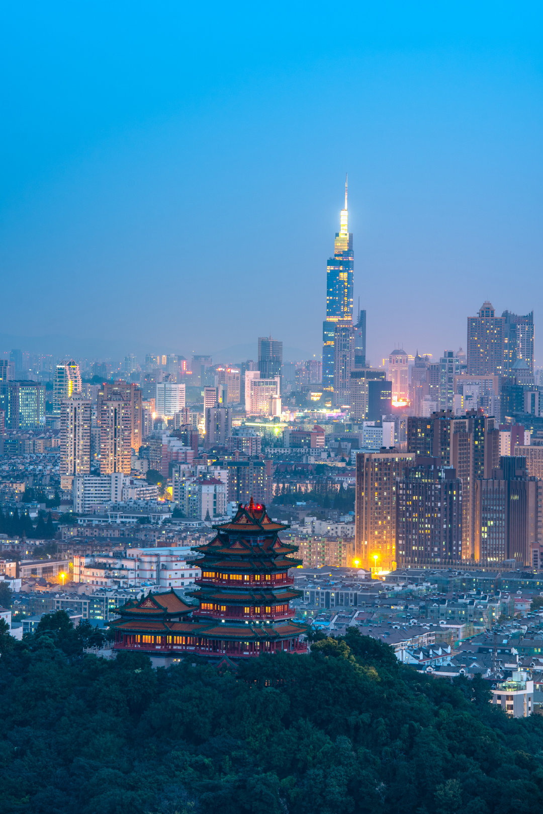 在南京居住五年,说几句不好听的,南京最大的特点就是没有特点!