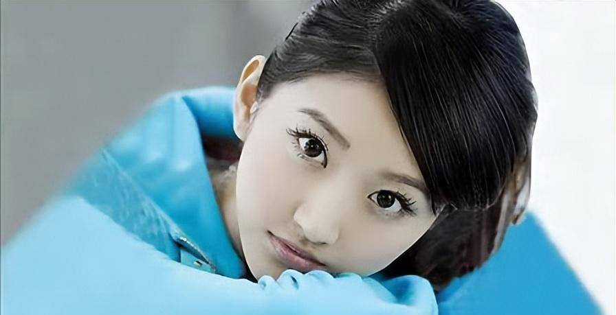 景甜出道的第一张个人专辑《你是谁》由张亚东全权负责,或许很多人不