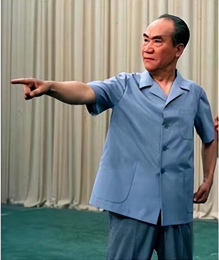 侯耀文和侯耀华是俩亲兄弟,但他俩上面还有一个鲜为人知的大哥侯耀中.