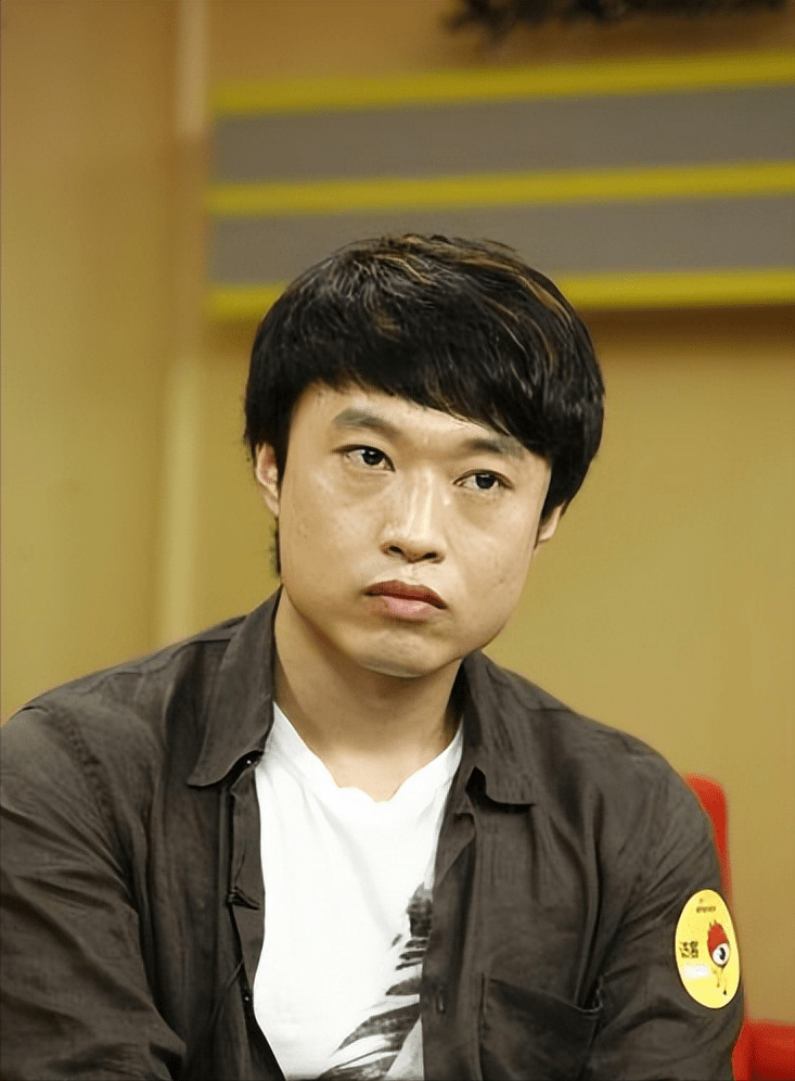 如今的徐誉滕已经很久未出现在公众视野里,而且他也已经有了家庭,妻子