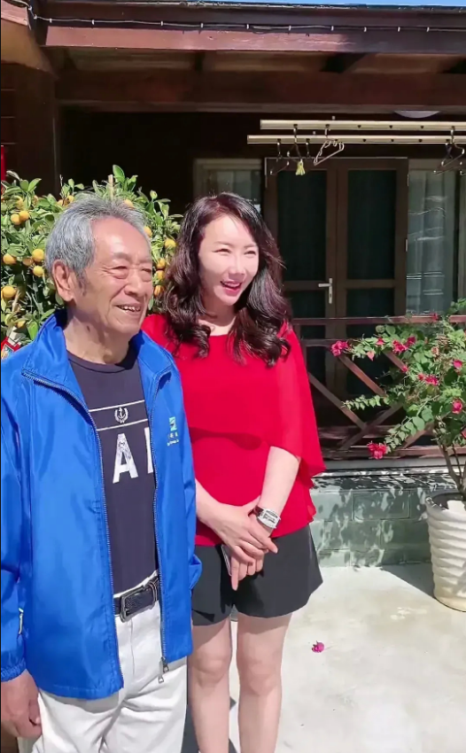 老夫少妻的演员夫妻对比,姜文王奎荣王刚,妻子一个赛一个的漂亮