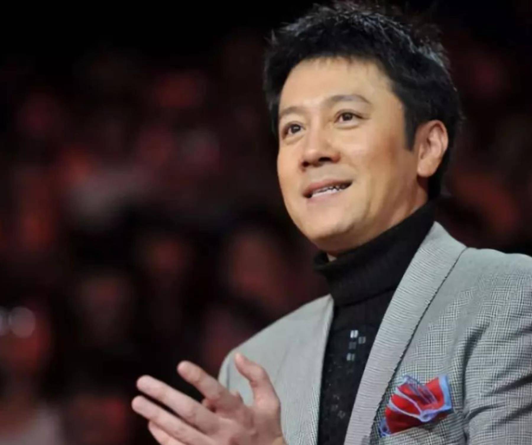 所以蔡国庆从小就跟着父亲学唱歌